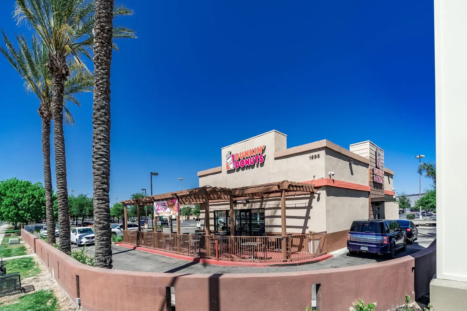 1695 W Lacey Blvd, Hanford, CA — Single-Tenant NNN-Leased Dunkin’ Donuts